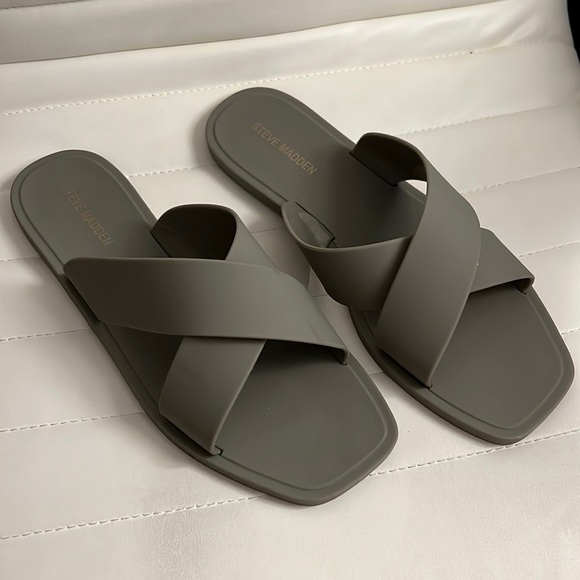 Steve Madden Shoes - steve madden gray sandal